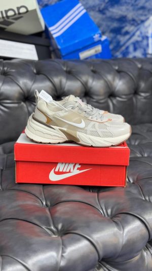 کتونی دخترانه و زنانه نایکی وی تو کی ران nike v2k run