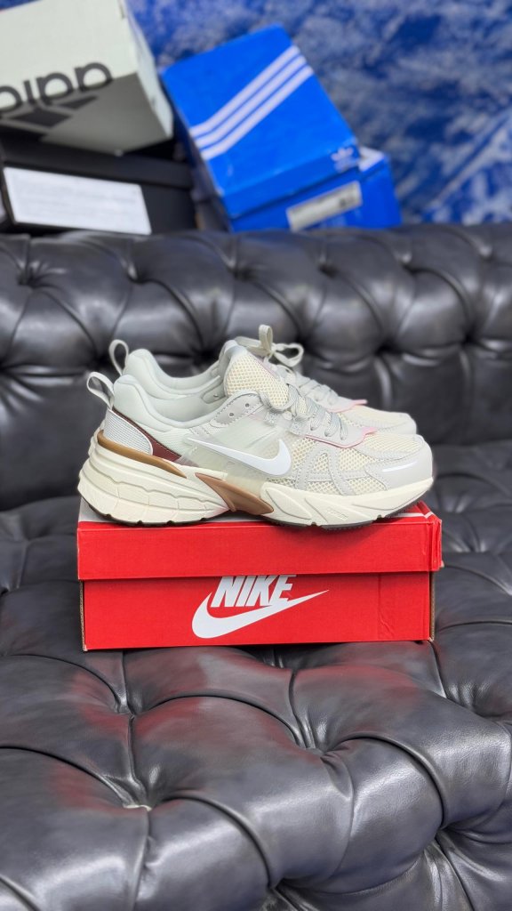 کتونی دخترانه و زنانه نایکی وی تو کی ران nike v2k run