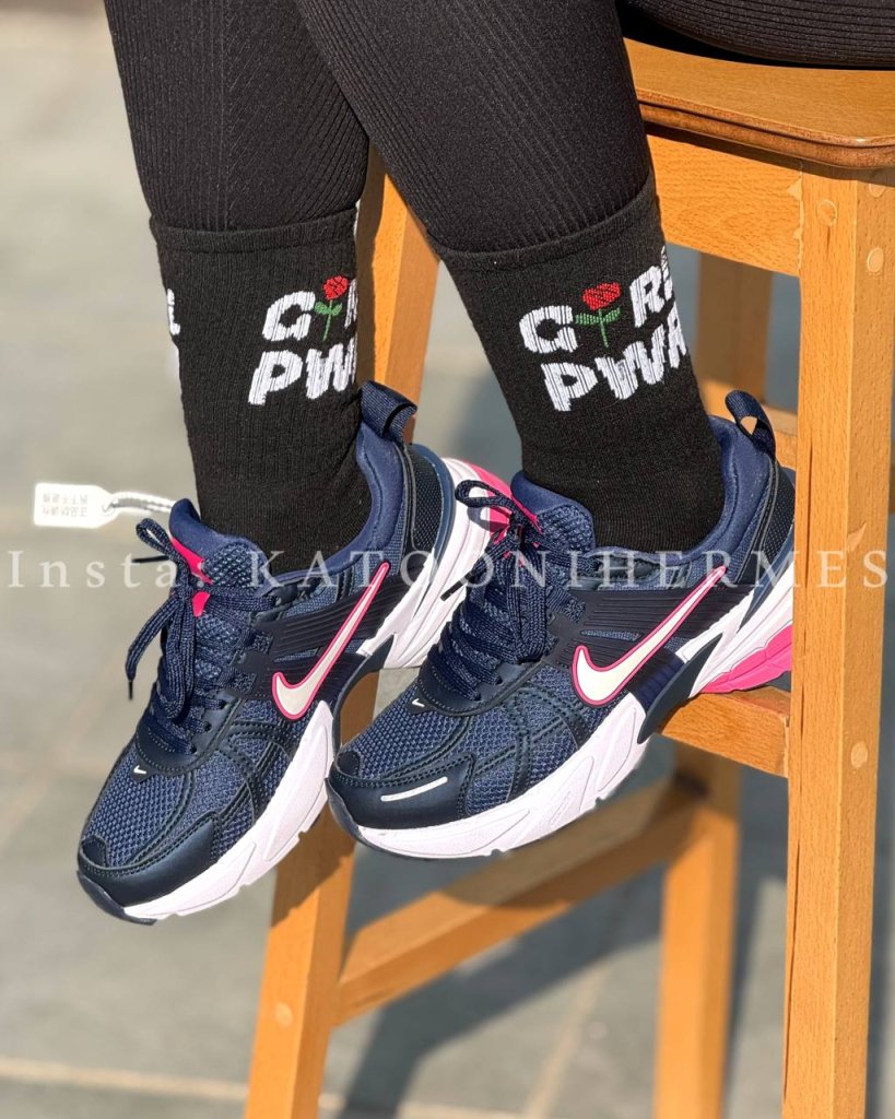 کتونی دخترانه و زنانه نایکی وی تو کی ران nike v2k run