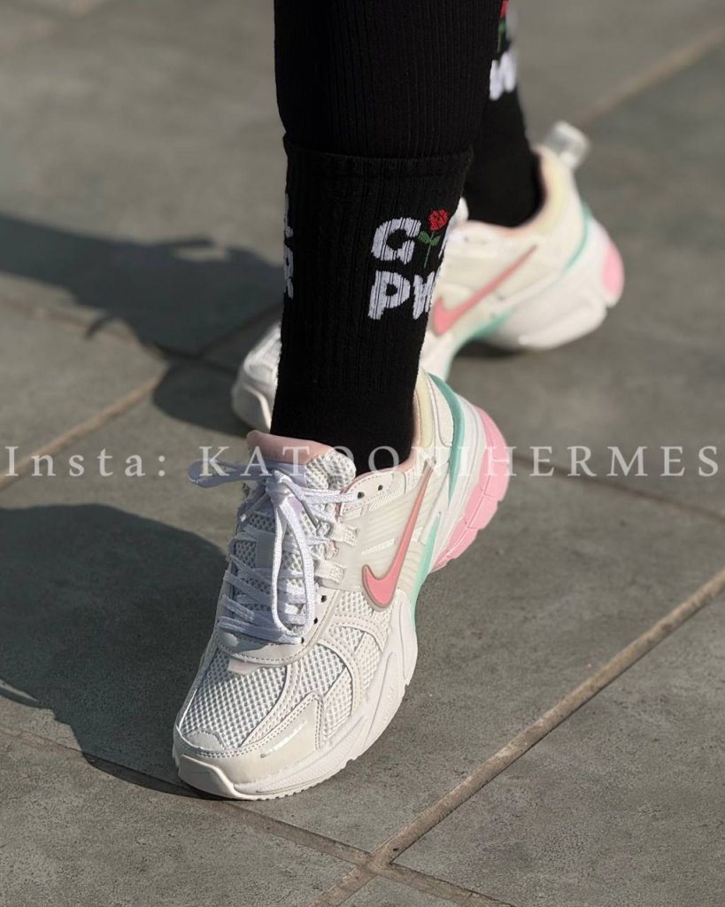 کتونی دخترانه و کتونی زنانه نایکی وی تو کی ران nike v2k run - Image 2